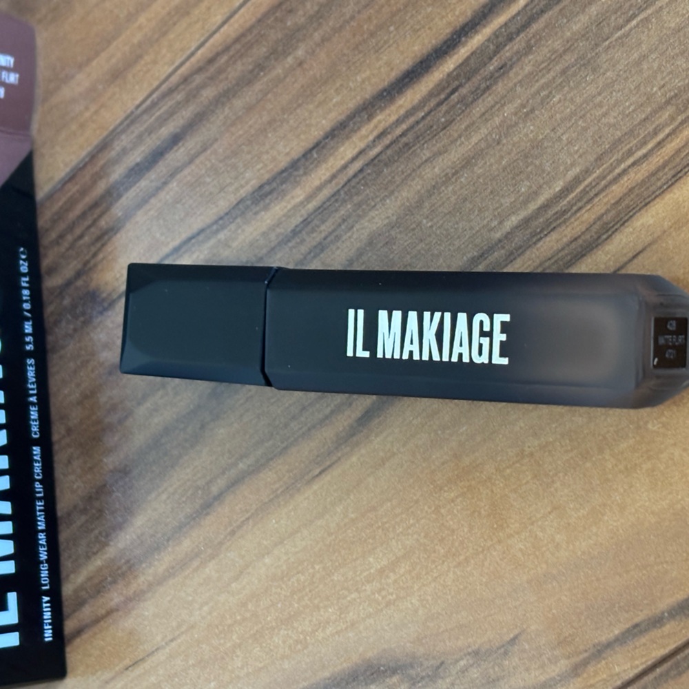 IL MAKIAGE infinity long wear matted lip cream flirt color #428